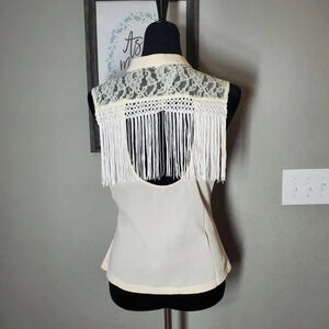 FAISCA Cream Women's Sleeveless Fringe Back Blouse Size Large NWOT